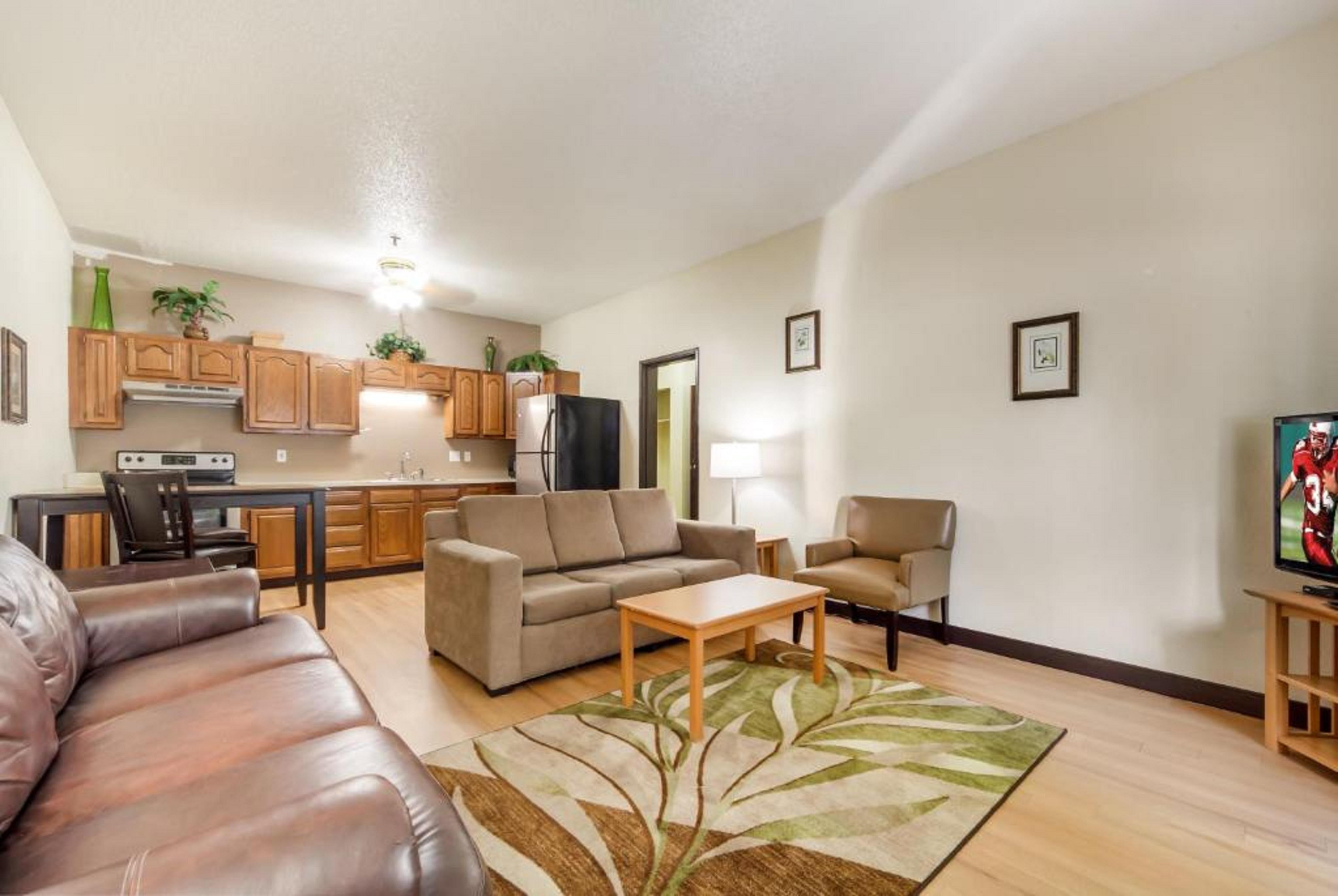 Red Roof Inn & Suites Omaha - קאונסיל בלאפס מראה חיצוני תמונה