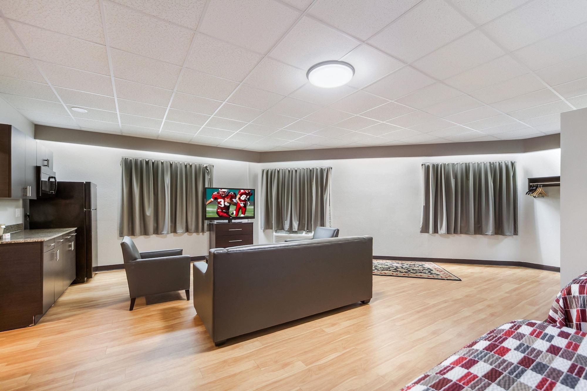 Red Roof Inn & Suites Omaha - קאונסיל בלאפס מראה חיצוני תמונה