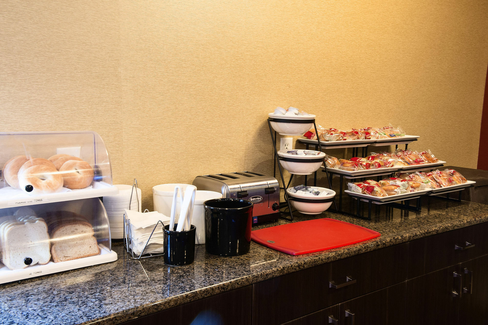Red Roof Inn & Suites Omaha - קאונסיל בלאפס מראה חיצוני תמונה